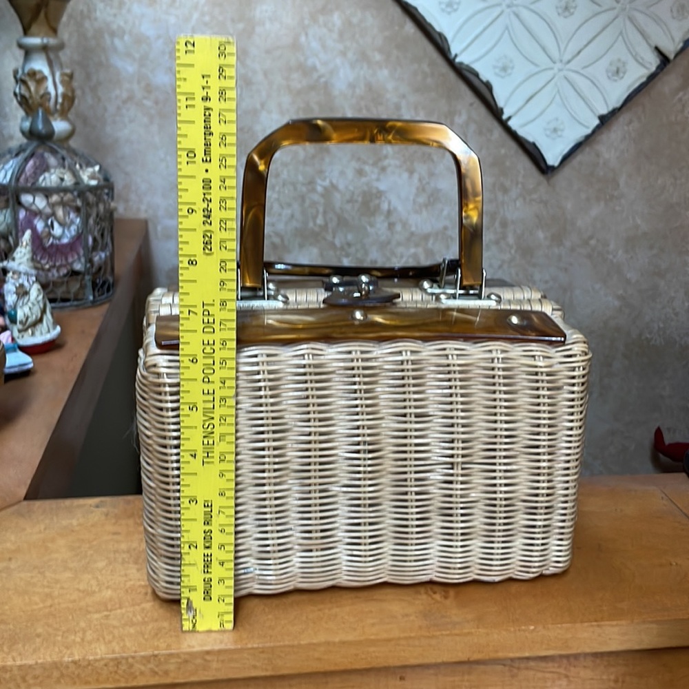 Vintage Straw Basket Handbag - Picture 3 of 16